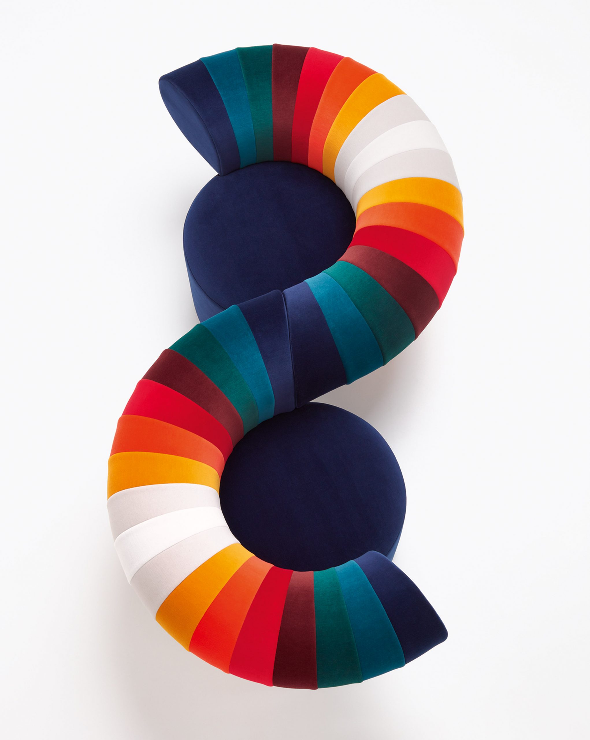kvadrat-knit-exhibition-design_dezeen_2364_col_2-scaled-1
